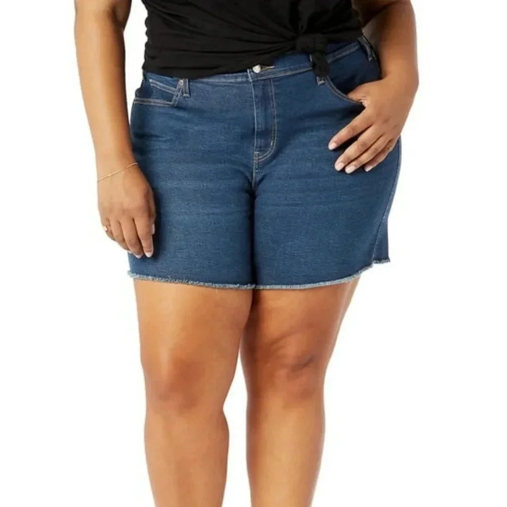Signature by Levi Strauss  & Co. High Rise Plus Size Heritage Denim Shorts 26W.